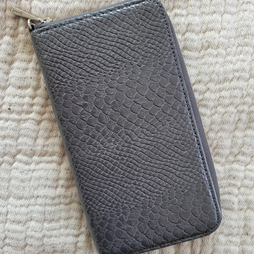 All about the Benjamin Wallet Thirty-One - Picture 3 of 3